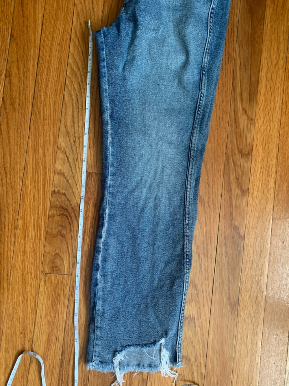 Good American Distressed Good Curve jeans size 10/30 EUC - Picture 2 of 9
